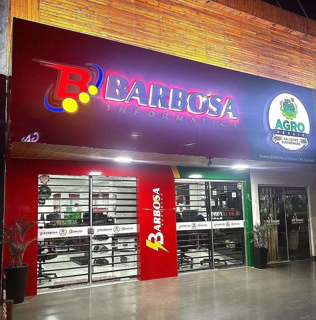 Fachada da loja Barbosa Informática em Confresa